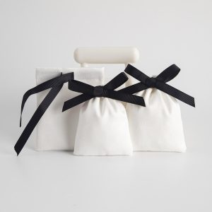 Wholesale Custom Logo White Earring Cellphone Cotton Bag With Ribbed Band Makeup Linen Jewelry Cotton Pouch Packaging